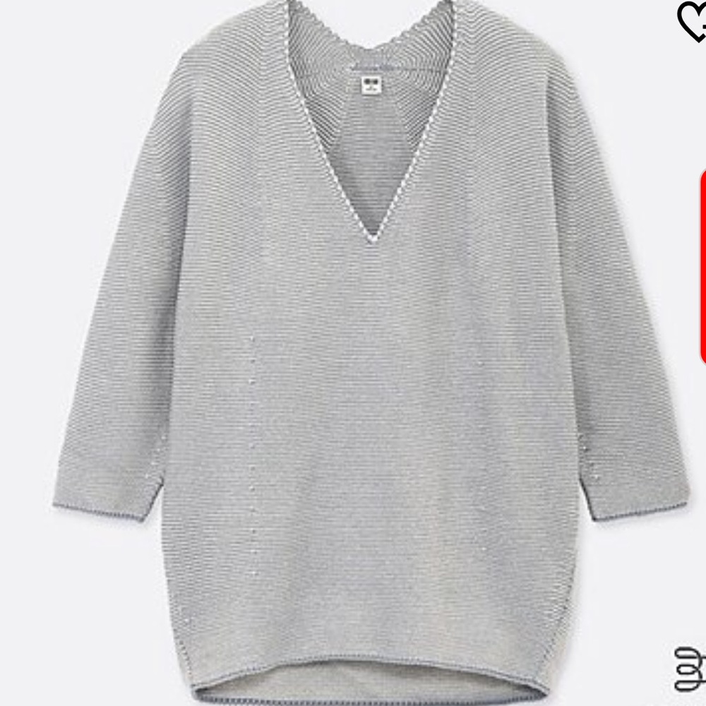 UNIQLO 3D cotton cocoon v neck sweater